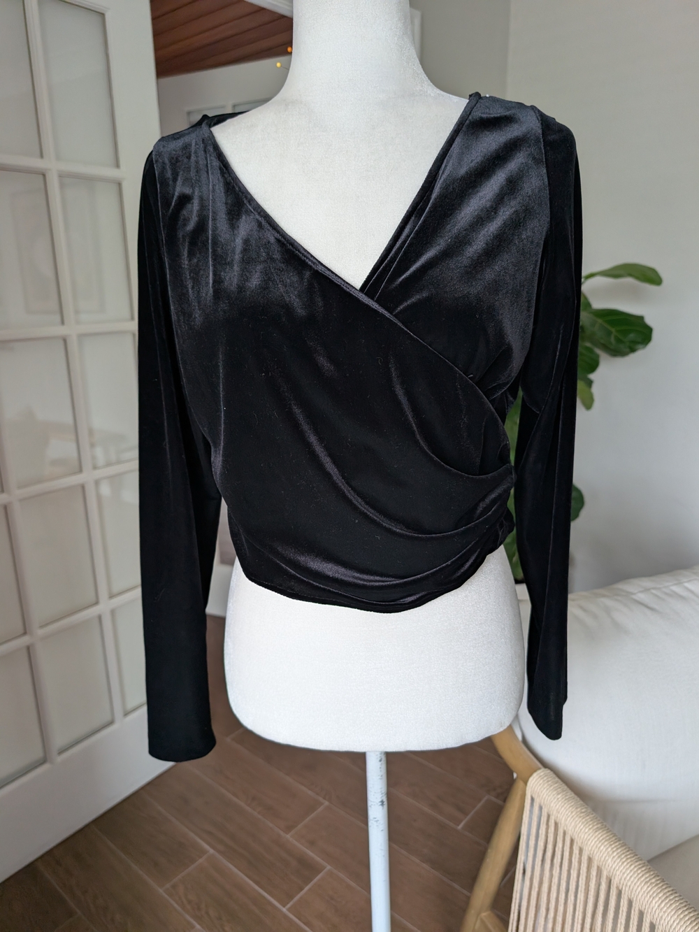 Vintage Women’s Black Velvet Wrap